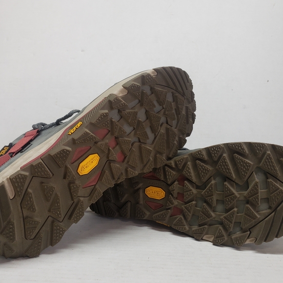 Teva Men\'s Gray and Red Athletic Shoes Mens Size 10.5 Like New main image 5